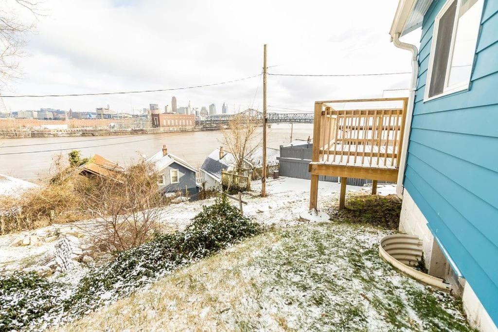 Cozy Riverfront Bungalow With Stunning Views コビントン エクステリア 写真