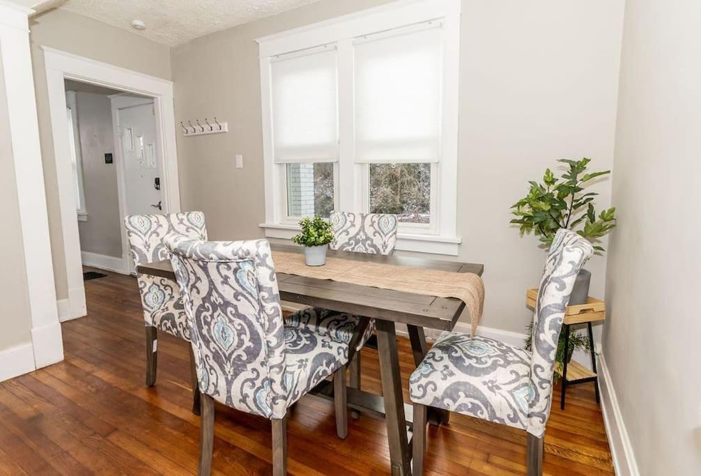 Cozy Riverfront Bungalow With Stunning Views コビントン エクステリア 写真