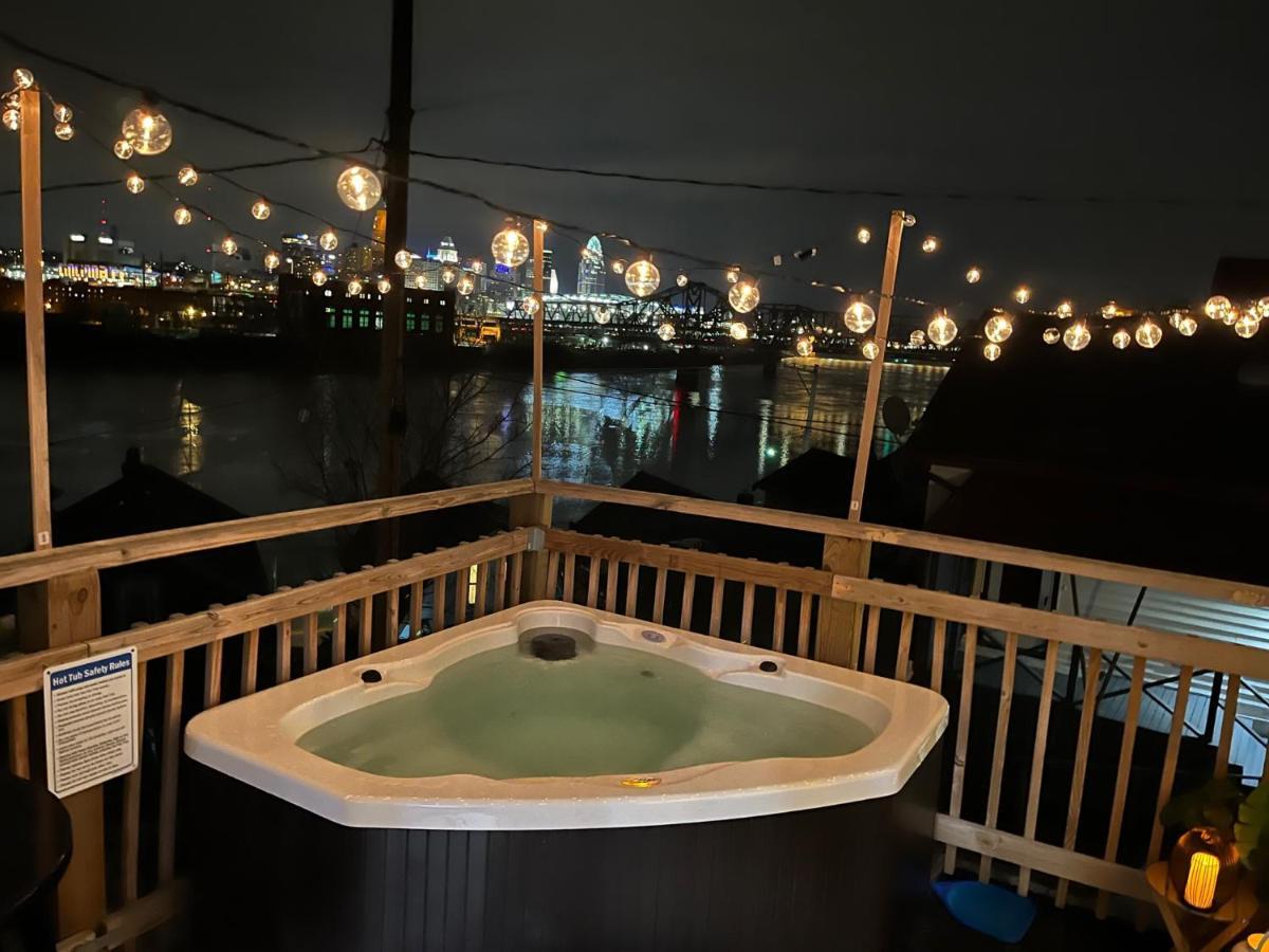 Cozy Riverfront Bungalow With Stunning Views コビントン エクステリア 写真